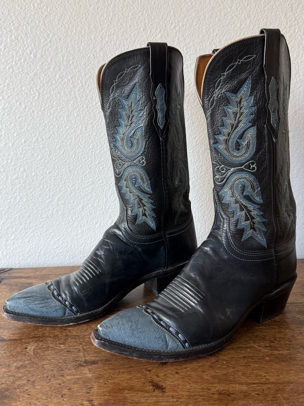 Lucchese 1883 boots with blue/white embroidery sz 8.5 women’s
